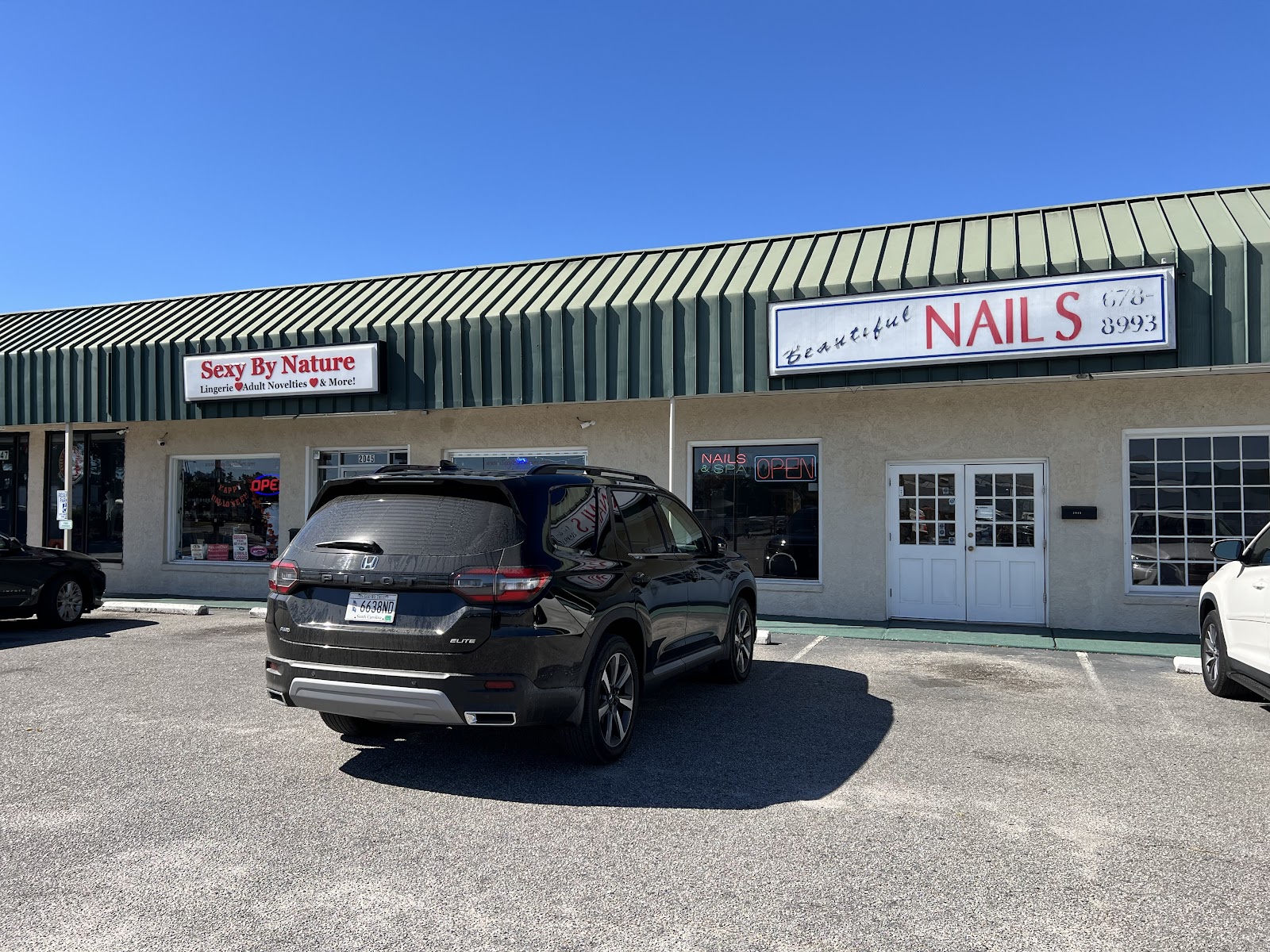 Beautiful Nails & Tanning logo